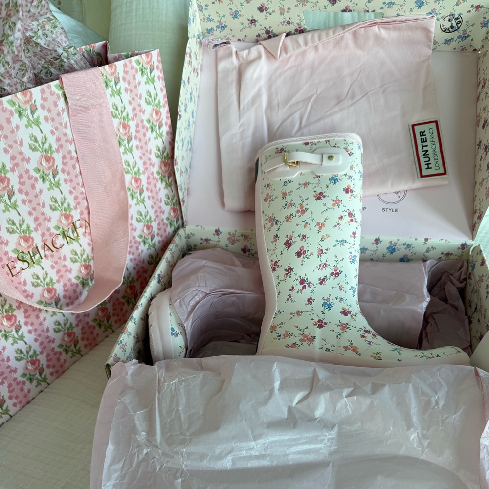 LoveShackFancy x Hunter Boots Gift Wrapped !! Women 7 big kids 5